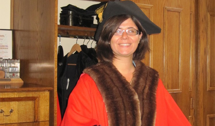 Hind tries on some mayoral robes in the Guildhall